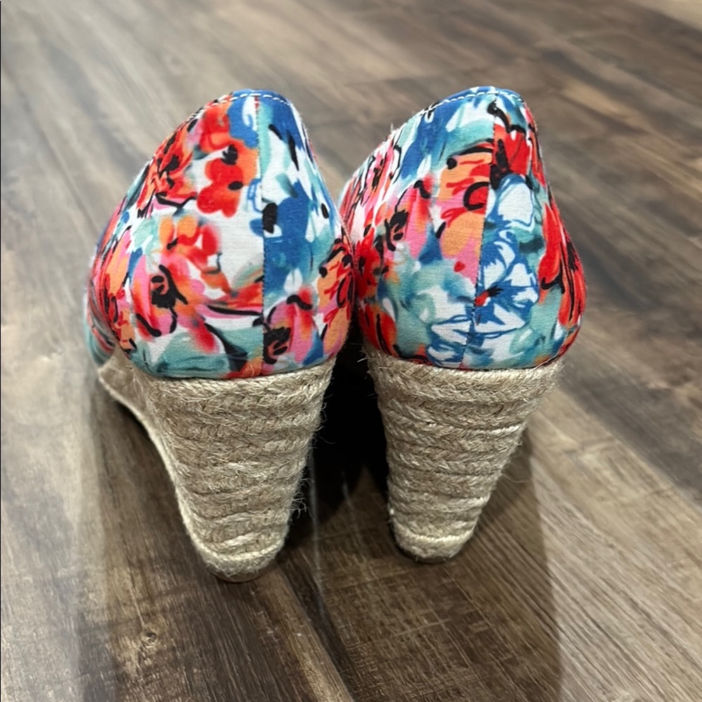 NEW! Kelly & Katie | Size 8 | Floral Wedge Peep Toe Shoes - Picture 5 of 6
